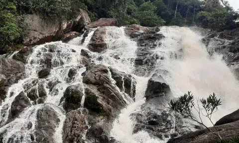 Chiêm ngưỡng thác lọt top 7 thác nước đẹp của Việt Nam tại xứ Thanh