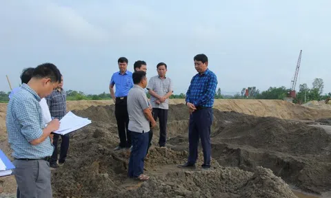 Thanh Hóa: Đi kiểm tra đột xuất, phó Chủ tịch tỉnh yêu cầu dừng 3 điểm tập kết cát vi phạm