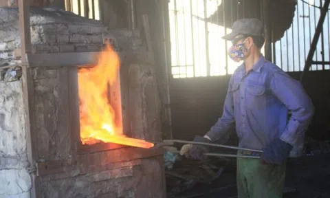 Làng rèn “đỏ lửa” trong những ngày nắng nóng