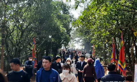 Thanh Hóa: Hàng nghìn du khách tham gia lễ hội Đền Nưa - Am Tiên