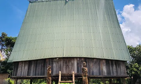 Cặp “vợ chồng nhà rông” duy nhất ở Gia Lai