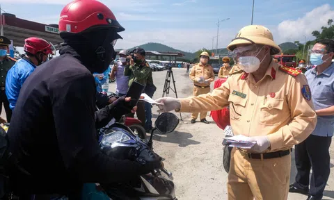 CSGT TP Đà Nẵng căng mình thực hiện “mục tiêu kép” trong đại dịch Covid-19