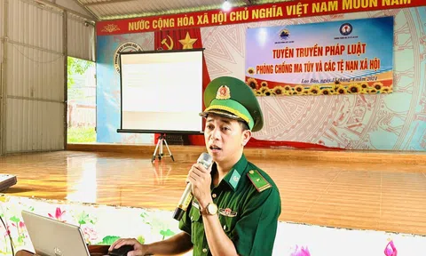Đồn Biên phòng CKQT Lao Bảo tuyên truyền phòng, chống ma túy và các tệ nạn xã hội cho các em học sinh