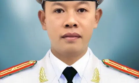 Truy tặng Huân chương bảo vệ Tổ quốc hạng Ba cho Trung tá Nguyễn Đông Cánh