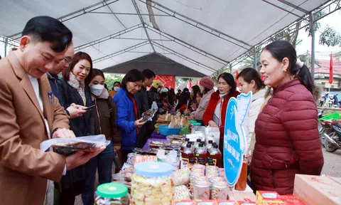 Nghệ An: Mở phiên chợ rau rừng, cá nướng đón năm mới 2023 ở huyện miền núi Quỳ Châu
