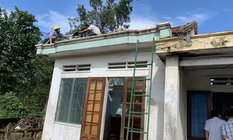 Quảng Ngãi: Nhiều nhà ở bị tốc mái hoàn toàn sau bão số 6