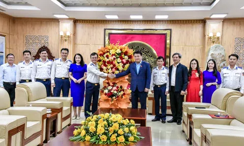 Bộ Tư lệnh Vùng Cảnh sát biển 2 chúc mừng kỷ niệm 50 năm Ngày Giải phóng tỉnh Quảng Ngãi