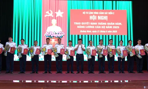 Bộ Tư lệnh Vùng Cảnh sát biển 2 có 31 sĩ quan được thăng quân hàm trước thời hạn