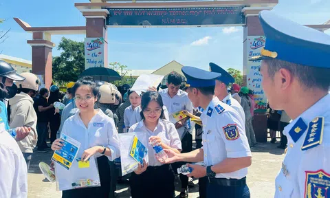 Cảnh sát biển tham gia "Tiếp sức mùa thi" năm 2025
