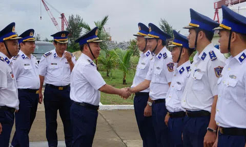 Thủ trưởng Cảnh sát biển Việt Nam thăm và kiểm tra tại Hải đội 23