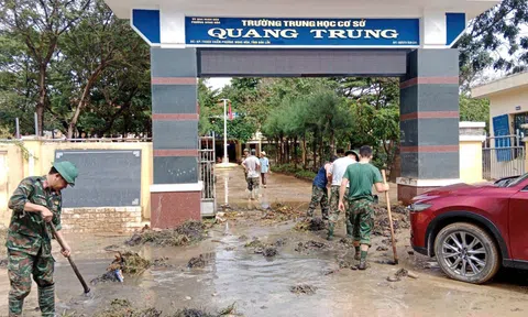 Sư đoàn 307 giúp dân khắc phục hậu quả lũ lụt