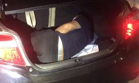 Phát hiện người đàn ông Trung Quốc trốn trong cốp xe ôtô từ Đồng Nai về qua Hà Tĩnh