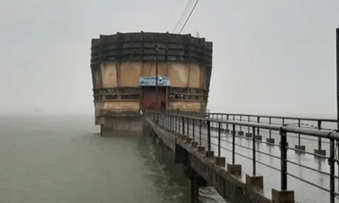 Hà Tĩnh: 4 hồ chứa nước xả tràn trước khi bão Côn Sơn đổ bộ