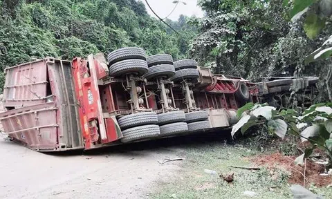 Hà Tĩnh: Xe đầu kéo lao vào vách núi, tài xế tử vong tại chỗ