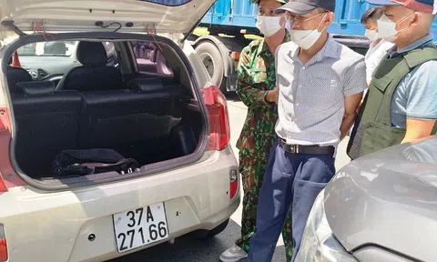 Hà Tĩnh: Vây bắt đối tượng dùng xe ôtô vận chuyển 5kg ma túy đá