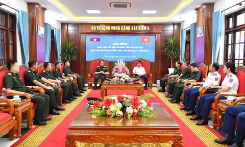 Cảnh sát biển Việt Nam tăng cường hợp tác chuyên môn với Bộ Quốc phòng Lào