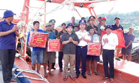 Nghĩa tình quân dân nơi đảo tiền tiêu Thổ Chu