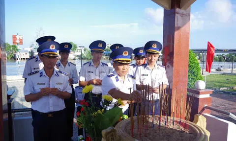 Thắm đượm đạo lý “Uống nước nhớ nguồn” từ những việc làm của Hải đoàn 42