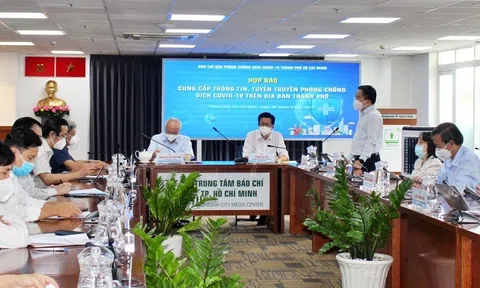 TP.HCM có tình trạng xe núp bóng "luồng xanh" chở người về các tỉnh