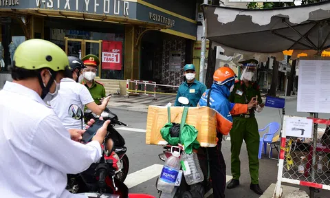 TP.HCM  cấp mã QR cho người dân 3 quận, huyện đã kiểm soát dịch trở lại làm việc