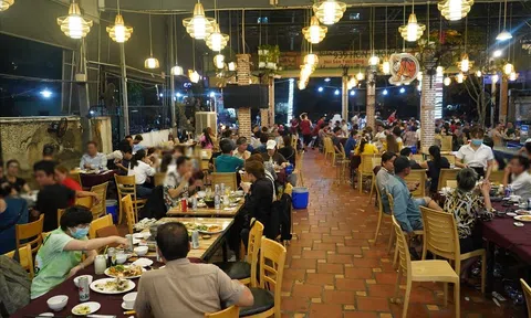 TP.HCM chưa có quyết định chính thức mở bán ăn uống tại chỗ