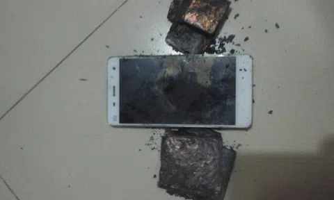 Nghệ An: Nam sinh tử vong do nổ điện thoại khi học trực tuyến