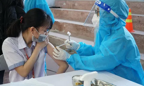 Nghệ An: Hơn 99.000 học sinh THPT được tiêm mũi 1 vắc xin phòng Covid-19 an toàn
