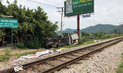 Nghệ An: Tai nạn giữa tàu hỏa và xe tải, 2 người thương vong