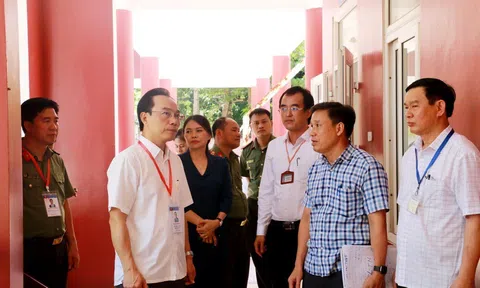 Thứ trưởng Bộ Giáo dục và Đào tạo làm việc với Ban chỉ đạo thi tốt nghiệp THPT năm 2022 tỉnh Nghệ An