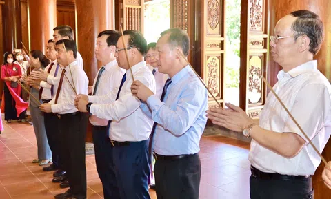 Lễ giỗ Chủ tịch Hồ Chí Minh lần thứ 53: Bác để tình thương cho chúng con...