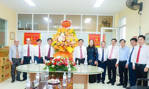 Lãnh đạo tỉnh Nghệ An chúc mừng Ngày Nhà giáo Việt Nam