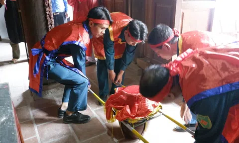 Nghệ An: Đặc sắc lễ rước nước khai màn Lễ hội Đền Vua Mai