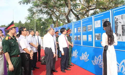 Nghệ An: Khai mạc triển lãm “Hồ Chí Minh - Chân dung một con người”