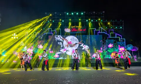 Nghệ An: Khai mạc Lễ hội đường phố "Quê hương mùa sen nở"