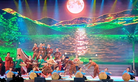 Khai mạc Liên hoan dân ca Ví, Giặm Nghệ Tĩnh năm 2023 với chủ đề “đôi bờ Ví, Giặm”