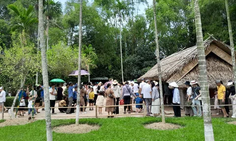 Nghệ An: Hàng nghìn người về quê Bác trong ngày Tết Độc lập 2/9