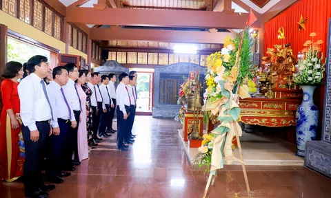 Dâng hoa, dâng hương kỷ niệm 93 năm ngày Xô viết Nghệ Tĩnh