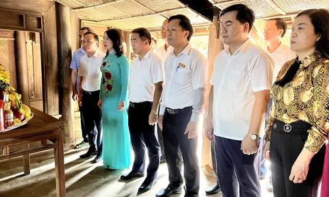 Trang trọng Lễ giỗ lần thứ 73 của ông Nguyễn Sinh Khiêm - anh trai Chủ tịch Hồ Chí Minh