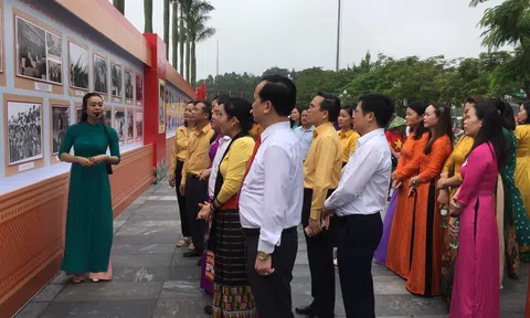 Nghệ An: Khai mạc trưng bày chuyên đề ảnh “93 năm ngày hội Đại đoàn kết toàn dân tộc"