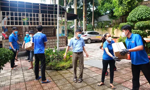 Người Bình Phước vận động rau củ và lương thực làm nên 900 túi an sinh, gửi tặng vùng dịch Bình Dương