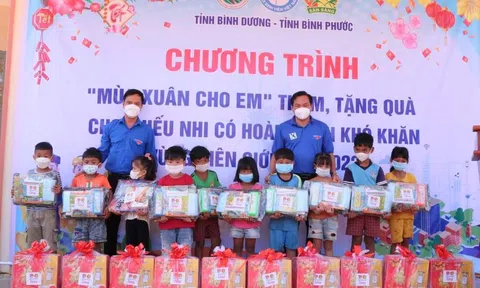 “Tiếp sức” để người nghèo ăn Tết đủ đầy và làm ấm lòng tuyến đầu chặn dịch