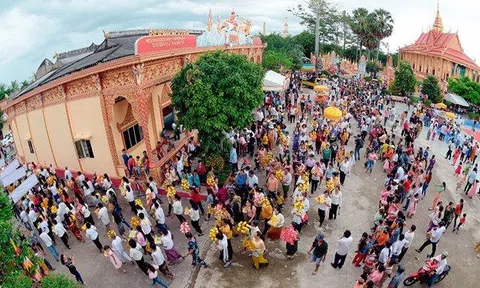 Lễ dâng Y Kathina - nét văn hóa truyền thống của đồng bào Khmer Nam Bộ