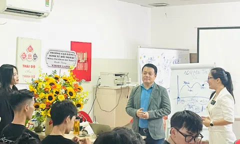 Doanh nhân Ninh Nguyễn nhận nút bạc youtube: Cột mốc ý nghĩa trong hành trình chia sẻ kiến thức bất động sản