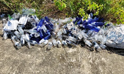 Hà Tĩnh: Cần mạnh tay dẹp nạn xả rác bừa bãi tại đê Trung Linh