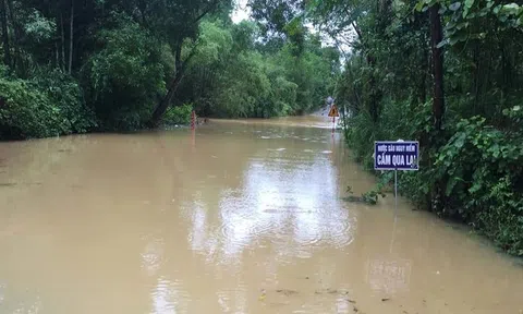 Vùng núi Hà Tĩnh bị sạt sở đất và ngập lụt do ảnh hưởng của hoàn lưu bão