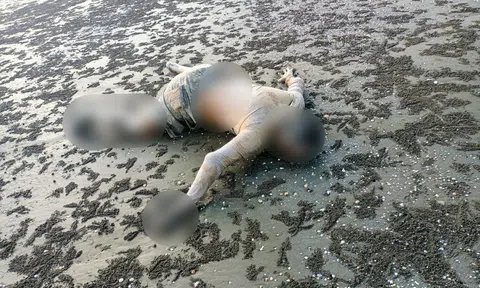 Hà Tĩnh: Tá hỏa phát hiện thi thể nam giới trôi dạt vào bờ biển