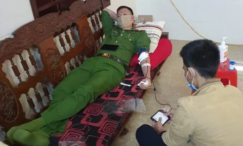 Hà Tĩnh: Đại úy Công an hiến máu cứu bệnh nhân đang cấp cứu