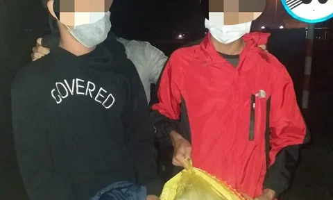 Hà Tĩnh: 2 học sinh lên mạng học chế pháo nổ, mang đi tiêu thụ thì bị bắt