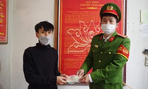 Hà Tĩnh: Nhặt được tiền rơi, nam thanh niên tìm người trả lại