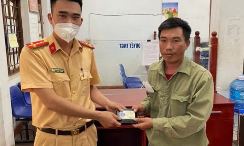 Quảng Bình: Đại úy Công an nhặt được của rơi tìm người trả lại